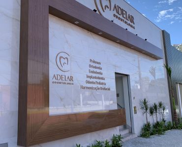 Fachada em ACM Amadeirado, Letras Caixa em Aço Galvanizado com Pintura Automotiva