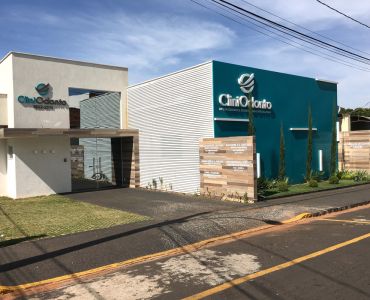 Fachada em ACM e letras caixa em acrílico trabalhado