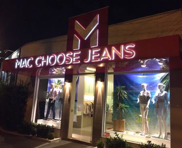 Fachada em ACM e letras em aço galvanizado com iluminação em LEDs