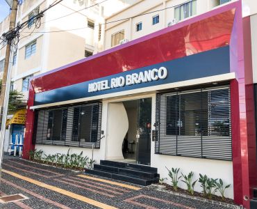 Fachada em ACM e letras em acrílico