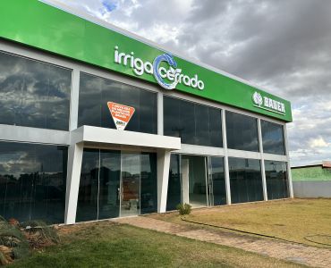 Fachada em ACM e letras