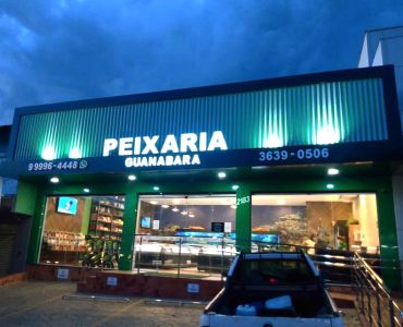 Fachada em ACM, letras caixa em acrílico e iluminação em LEDS