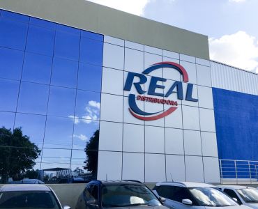 Fachada em ACM tipo bandeja e Letras Caixa