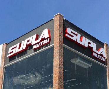 Letras Caixa com Frontal em Acrílico Liso Acabamento Perfil Trim e Leds