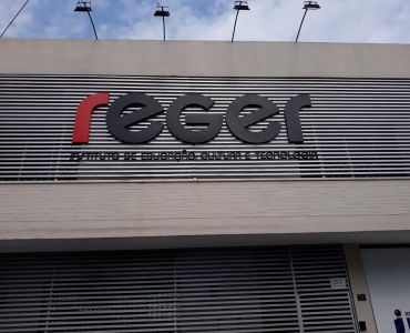 Letras caixa em aço galvanizado com pintura