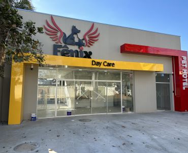 Pórticos em ACM e letras caixa fenix